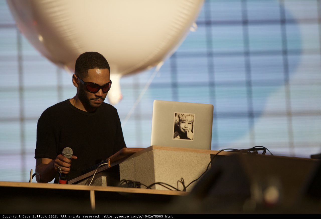 Electronic Beats on Stage