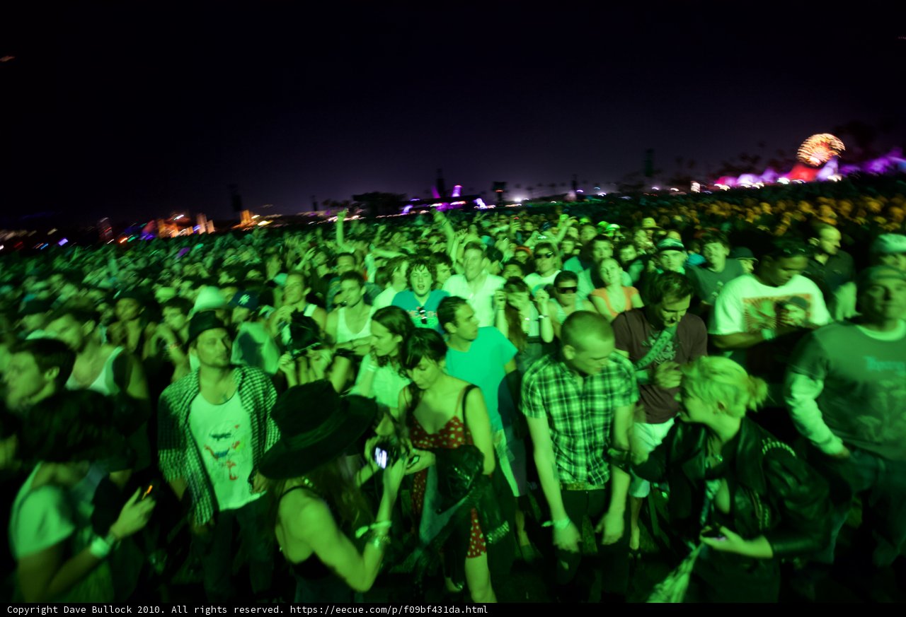 Cochella Nights: A Sea of Rhythm and Bodies