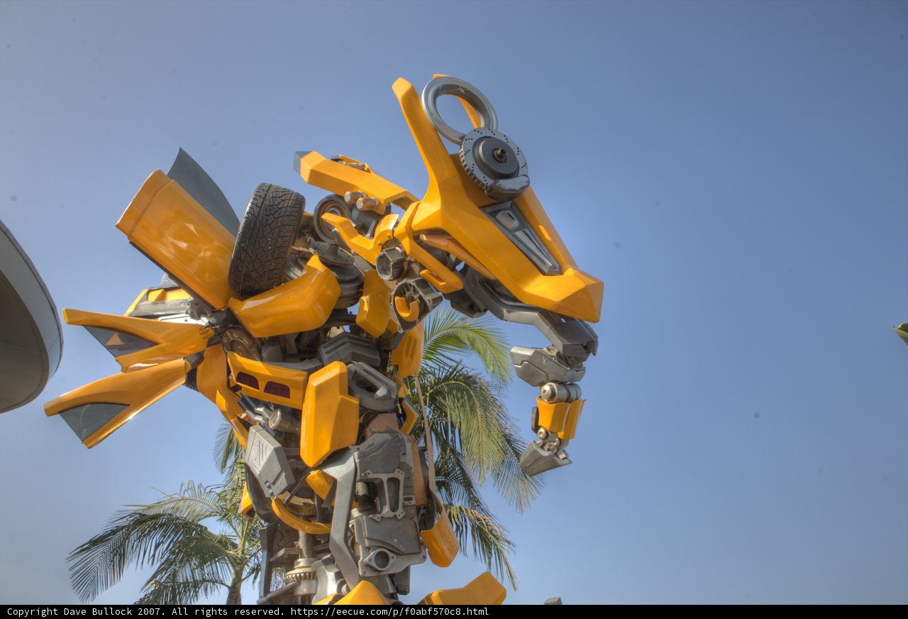 The Marvelous Robot Statue