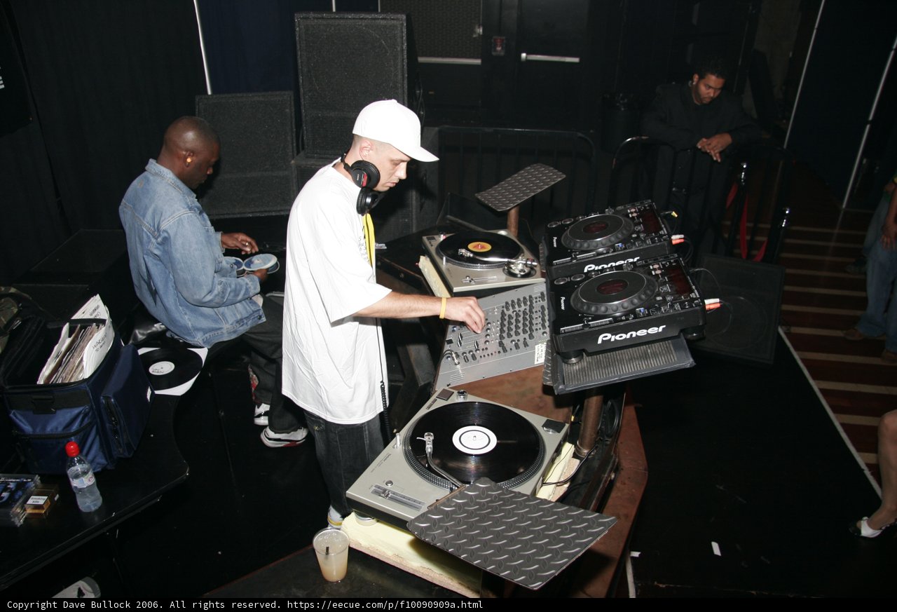 DJ S Drops the Beats