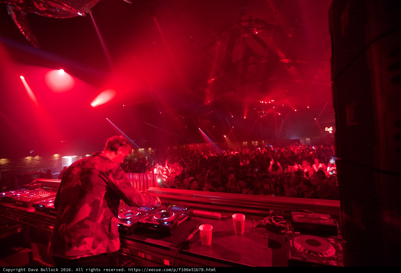 Grooving in the Red Light
