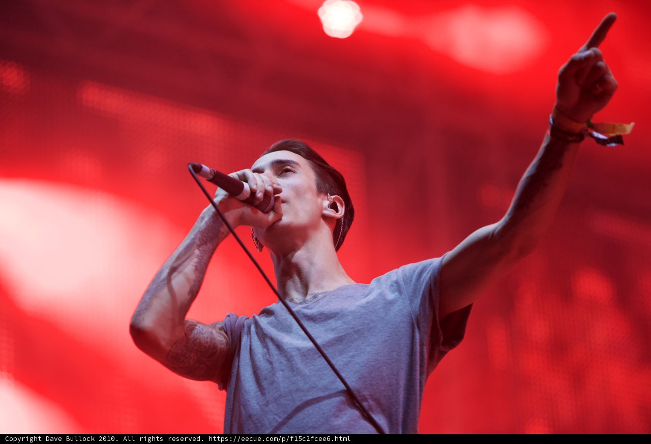 Tattooed Singer Takes the Stage
