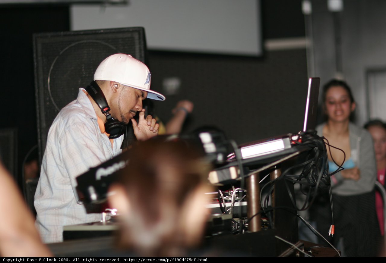 The Entertainer in White Hat