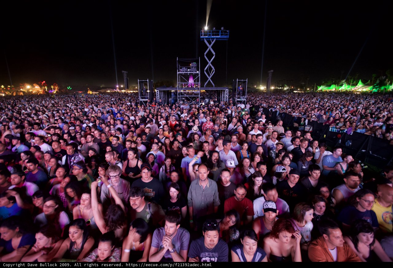 Massive Crowd Rocks Coachella 2009