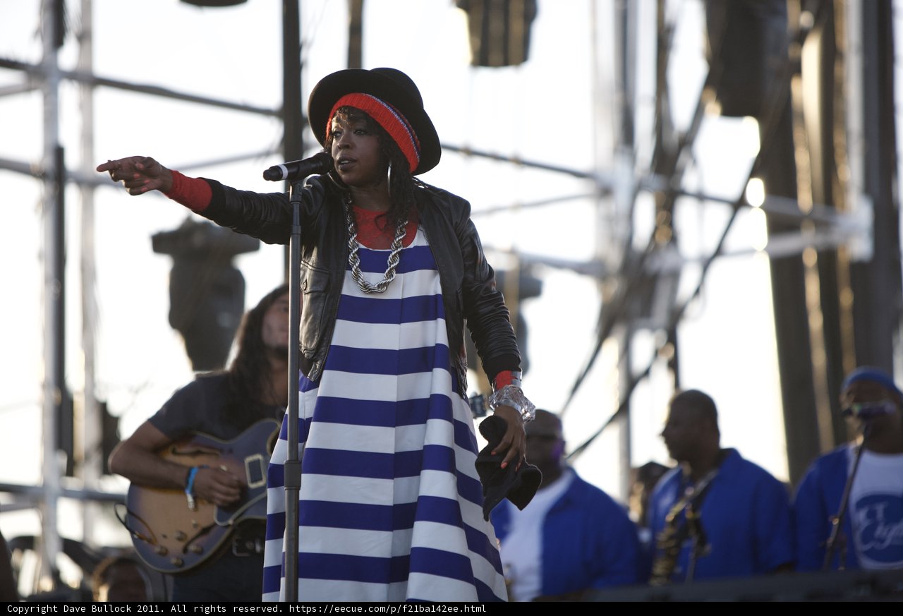 Lauryn Hill electrifies the crowd with her musical prowess