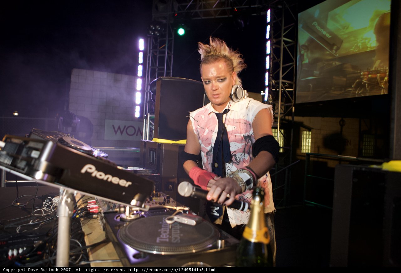 The Entertainer with a Turntable