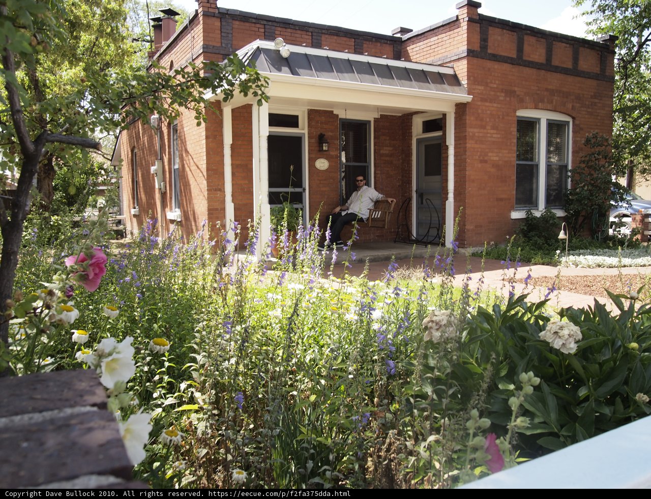 Cozy Garden Cottage