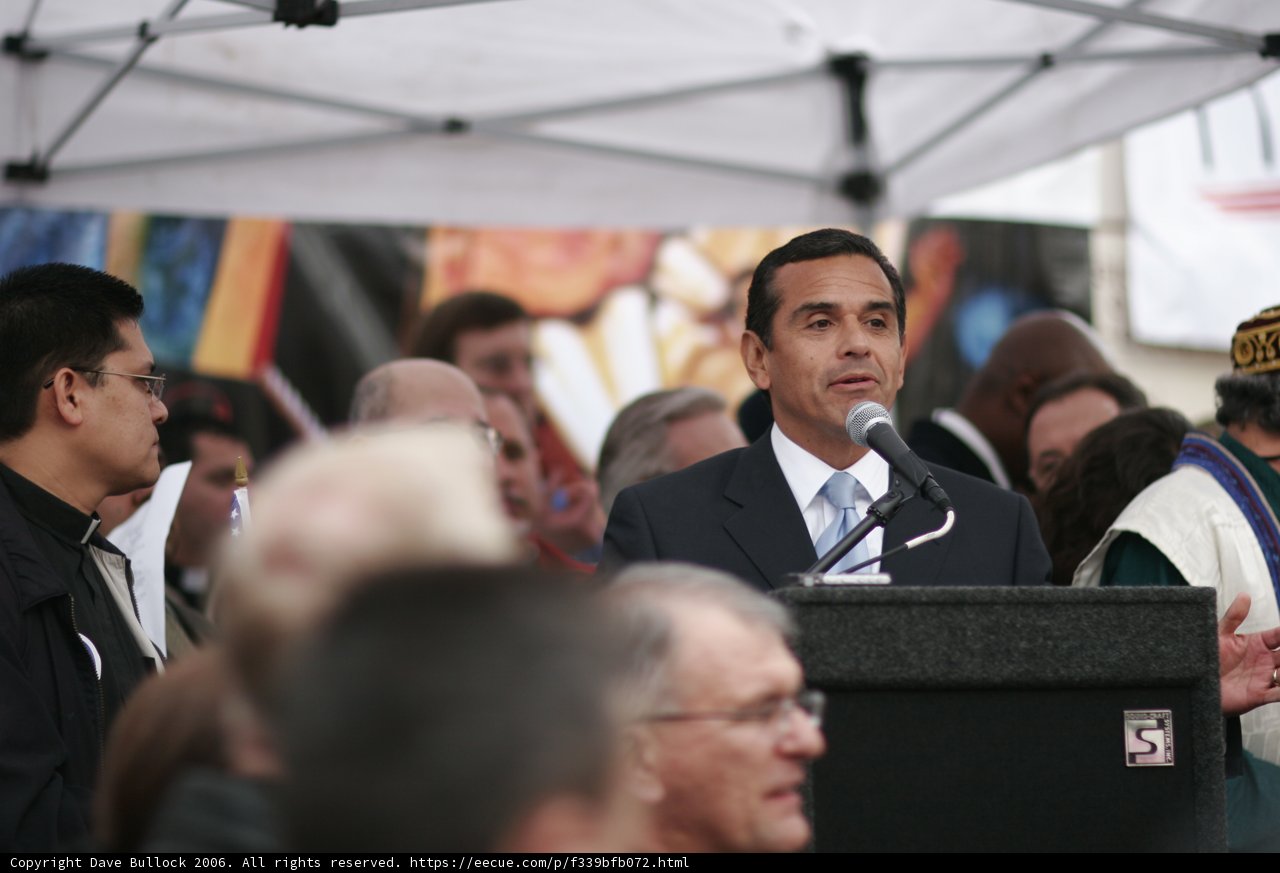 Antonio Villaraigosa Addresses a Packed Crowd