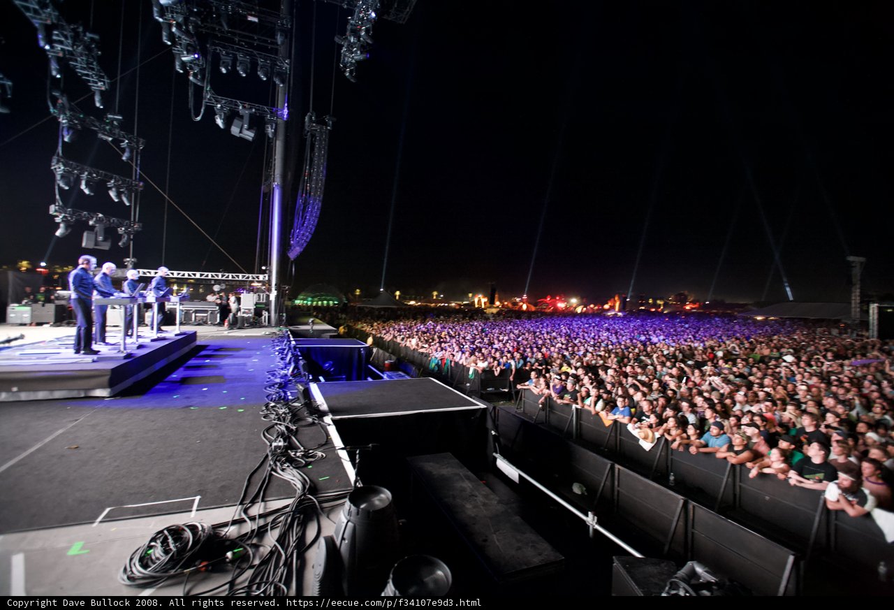 Coachella 2008: A Crowd's Spotlight Moment