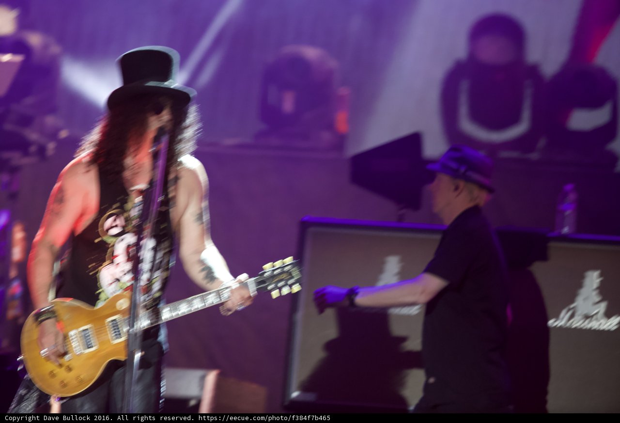 Slash Rocks Atlanta with Guns N' Roses