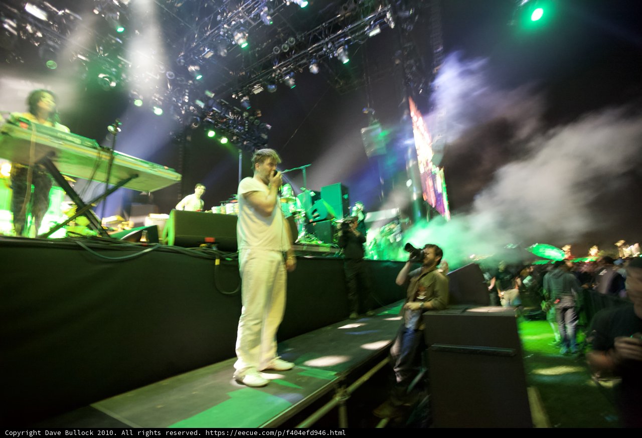 The Man in White Lights up the Stage
