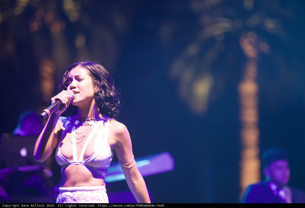 Jhené Aiko Stuns the Crowd with Her Solo Performance