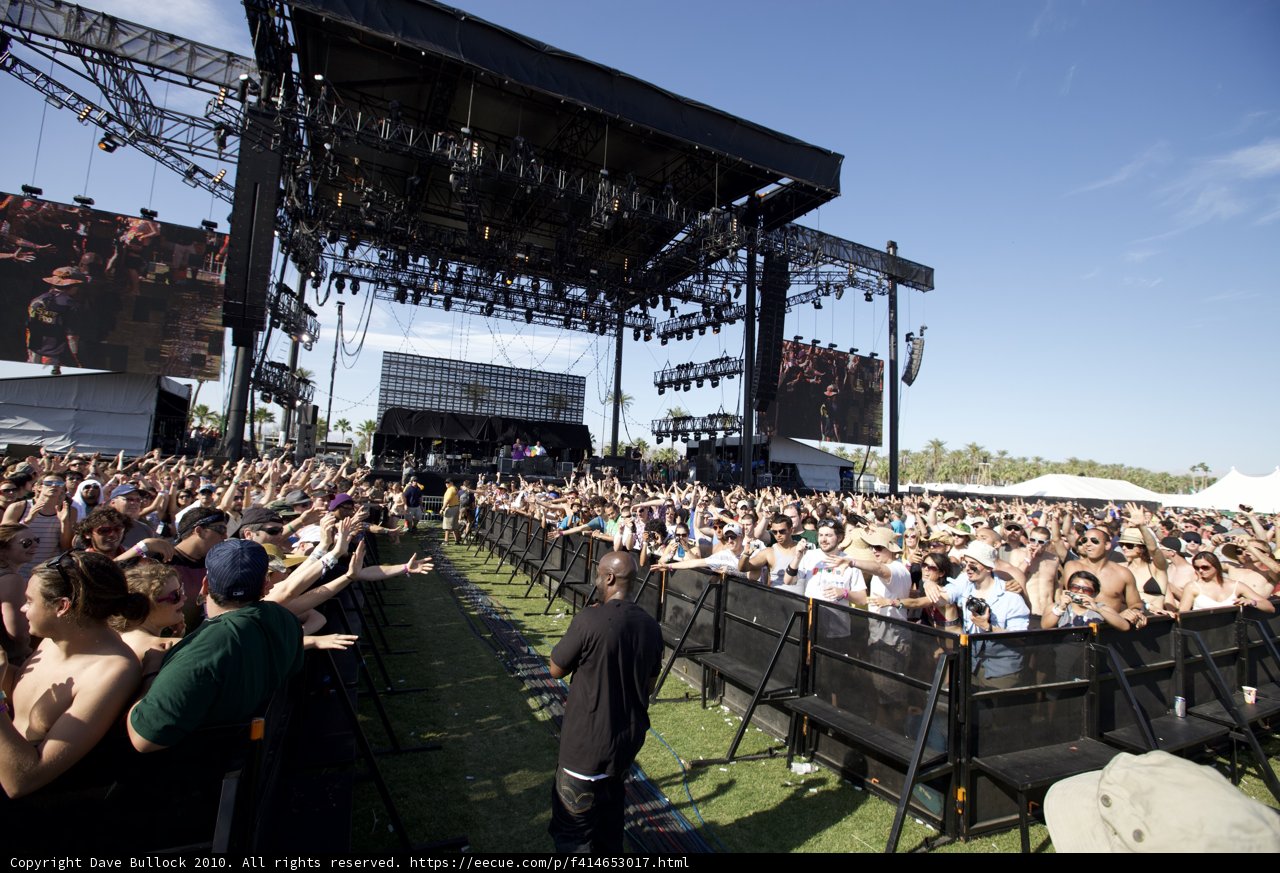 Coachella Sunday Crowd Rocks Out to Live Performance