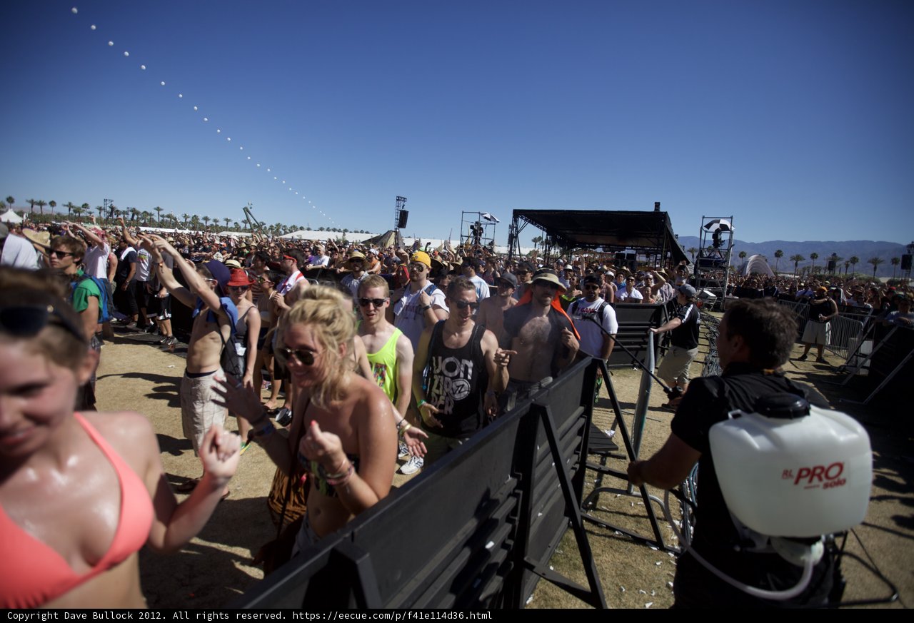 Coachella 2012: A Sea of People and Colorful Accessories