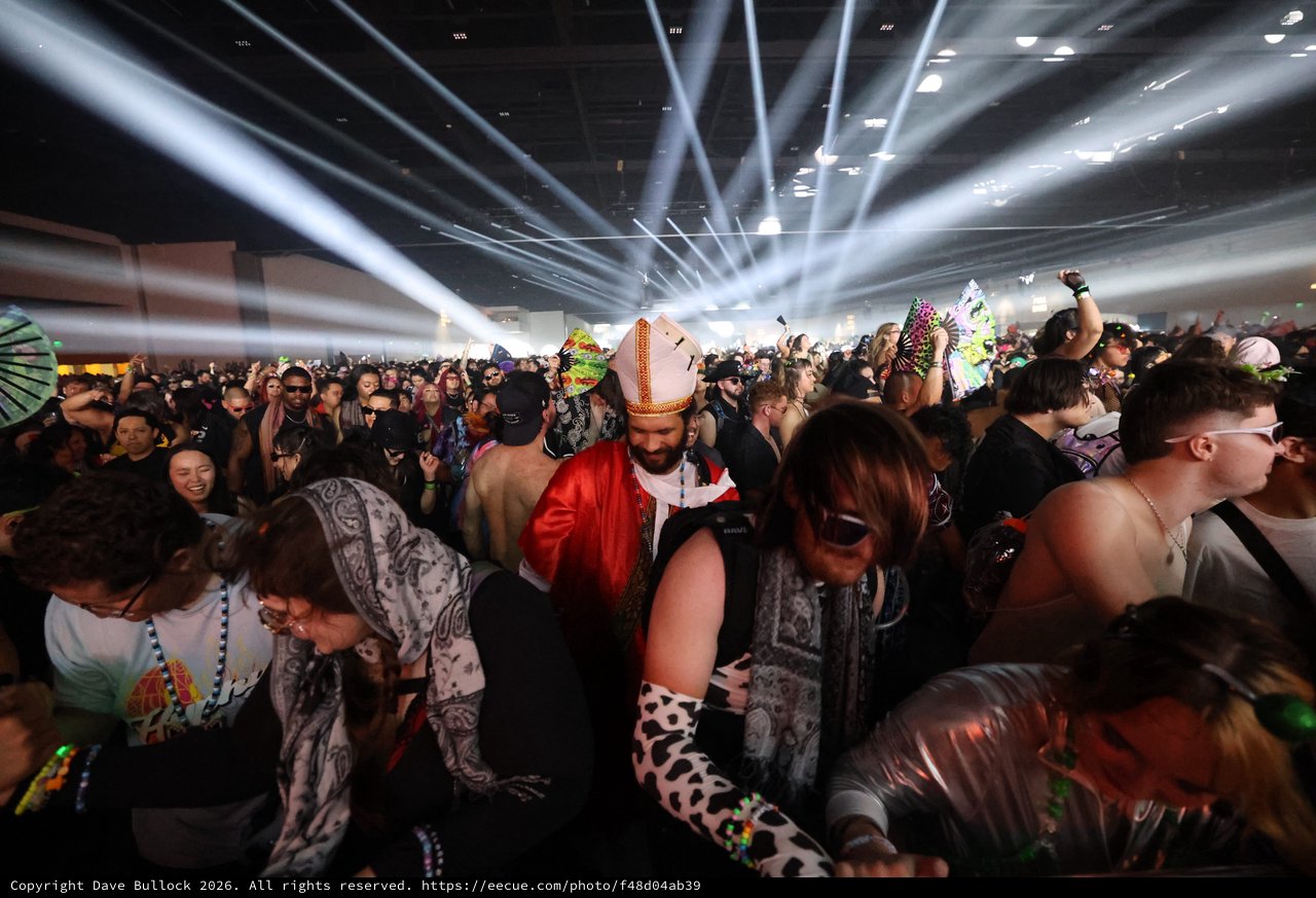Euphoric Crowd Surges at Wobbleland 2026 Rave