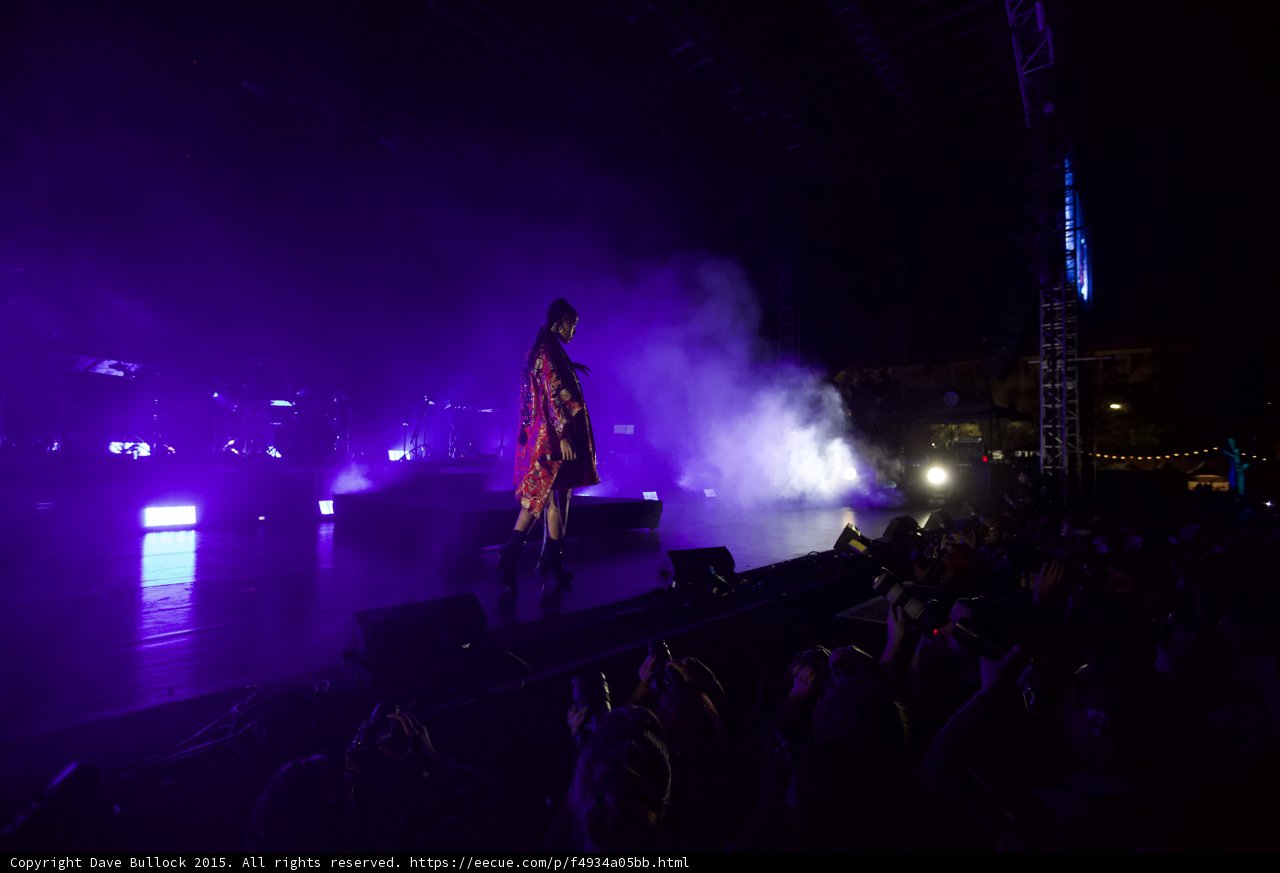 FKA twigs Wide Stage Purple Lighting Red Brocade Kimono Black Boots LED Lights Haze Stage Truss Crowd Phones