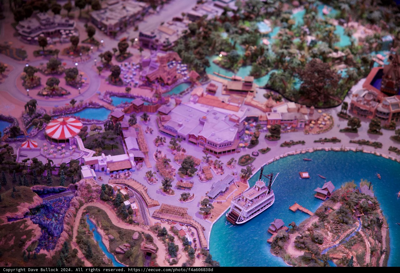 Mesmerizing Miniature: The Future of Aquatic Entertainment