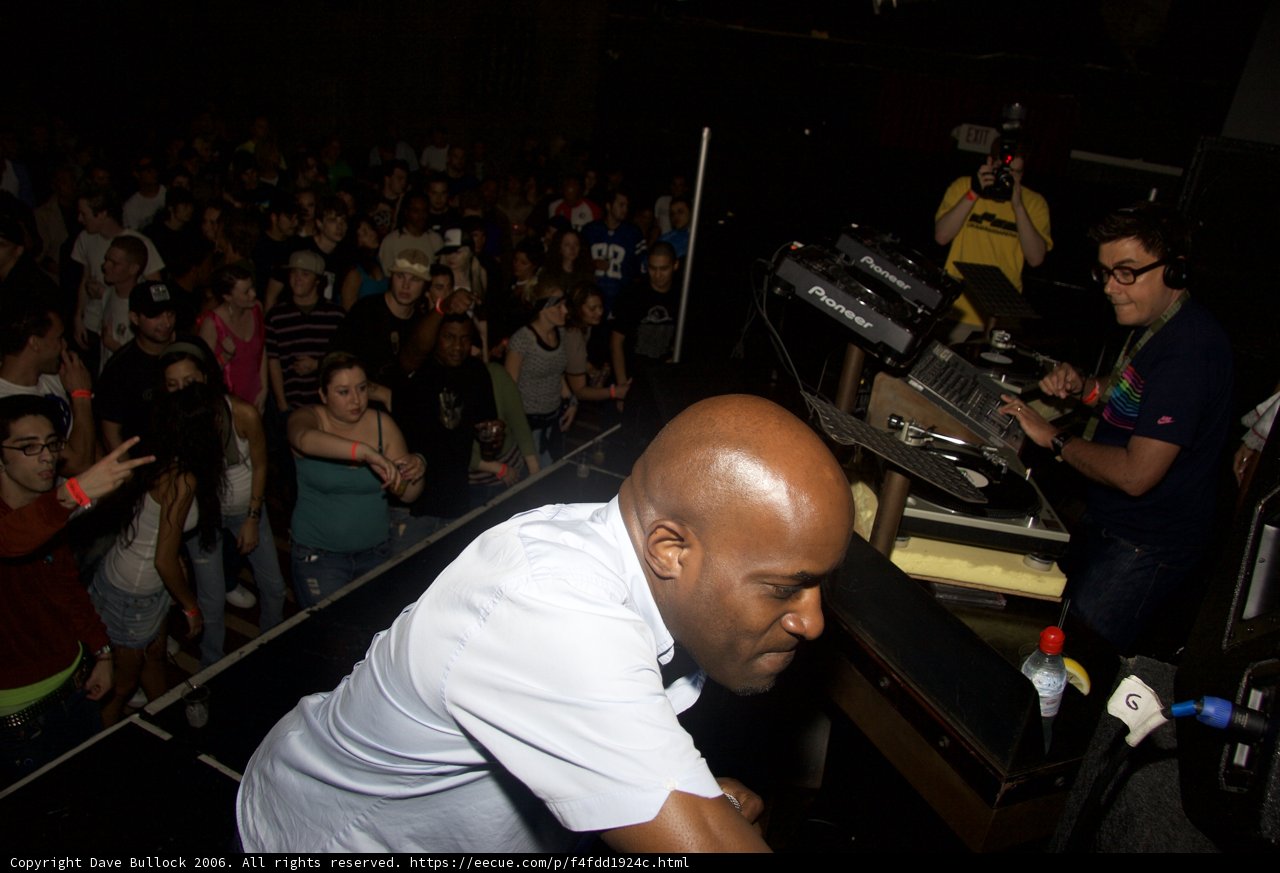 Grooving with MC Q at Funktion London Electricity Disk 1