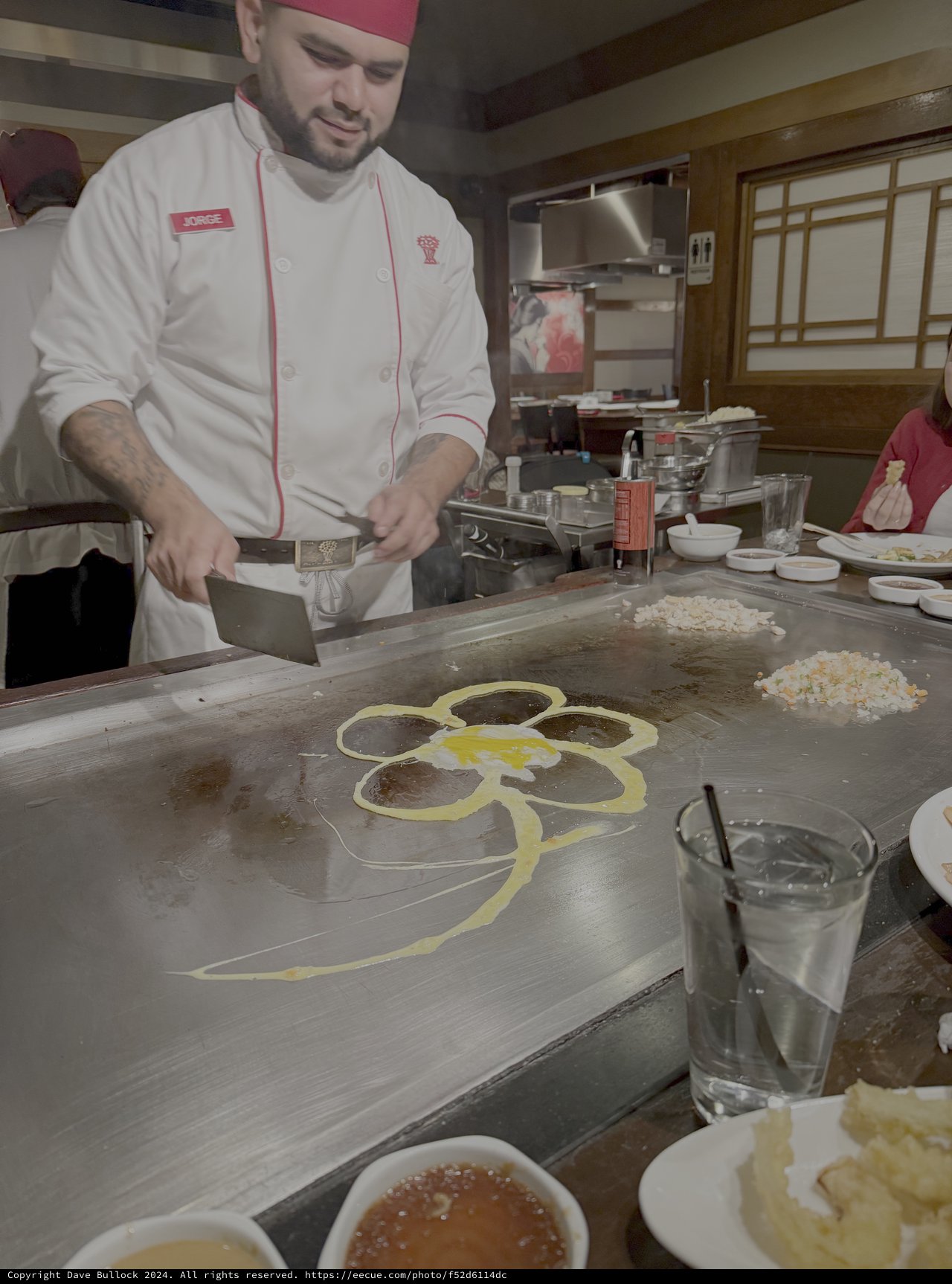 Chef Creates Flower Design on Teppanyaki Grill