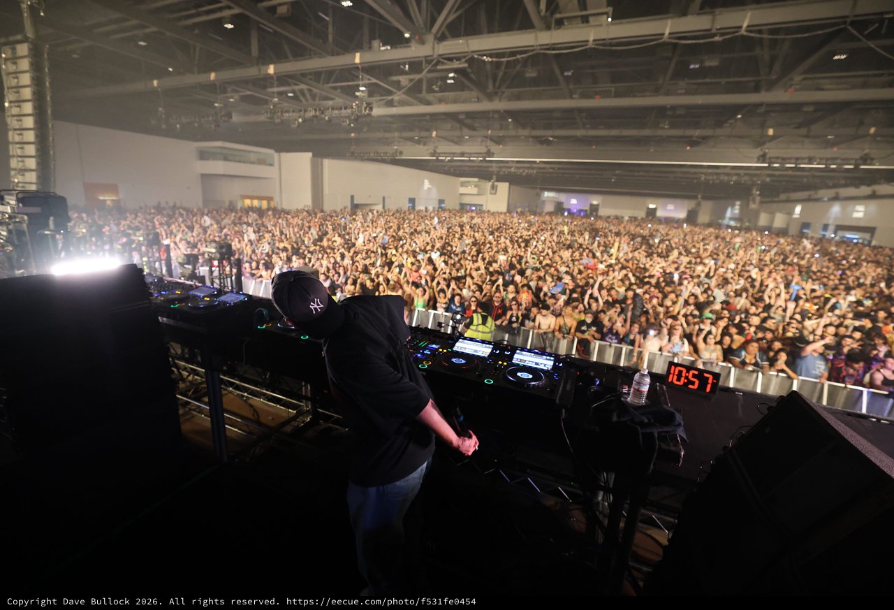 DJ Commands Massive Indoor Crowd at Wobbleland 2026