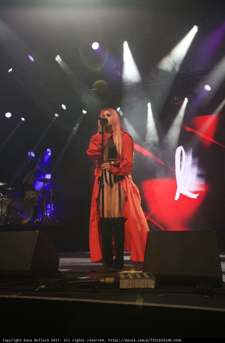 Red Coat Songstress