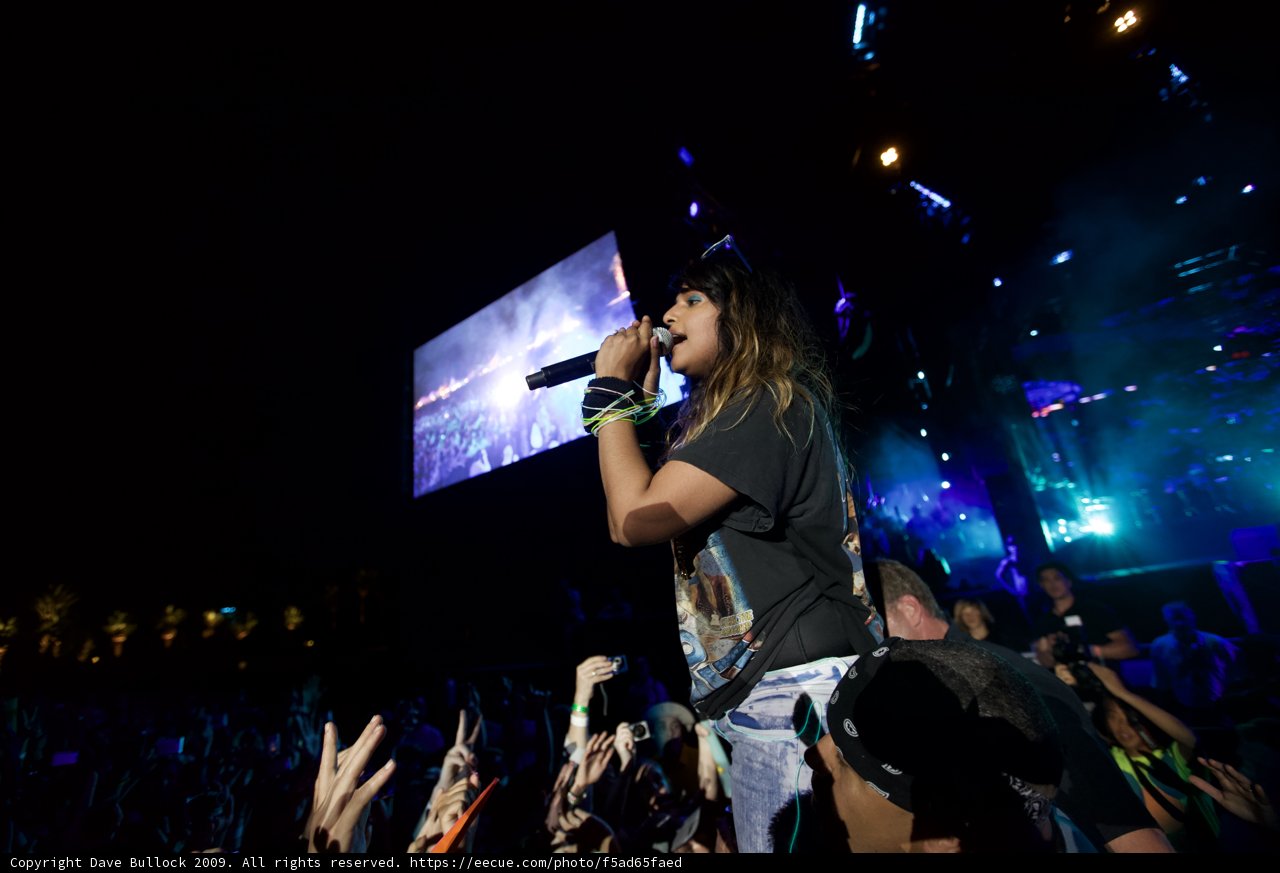 Solo Performance: Woman singing at Coachella 2009