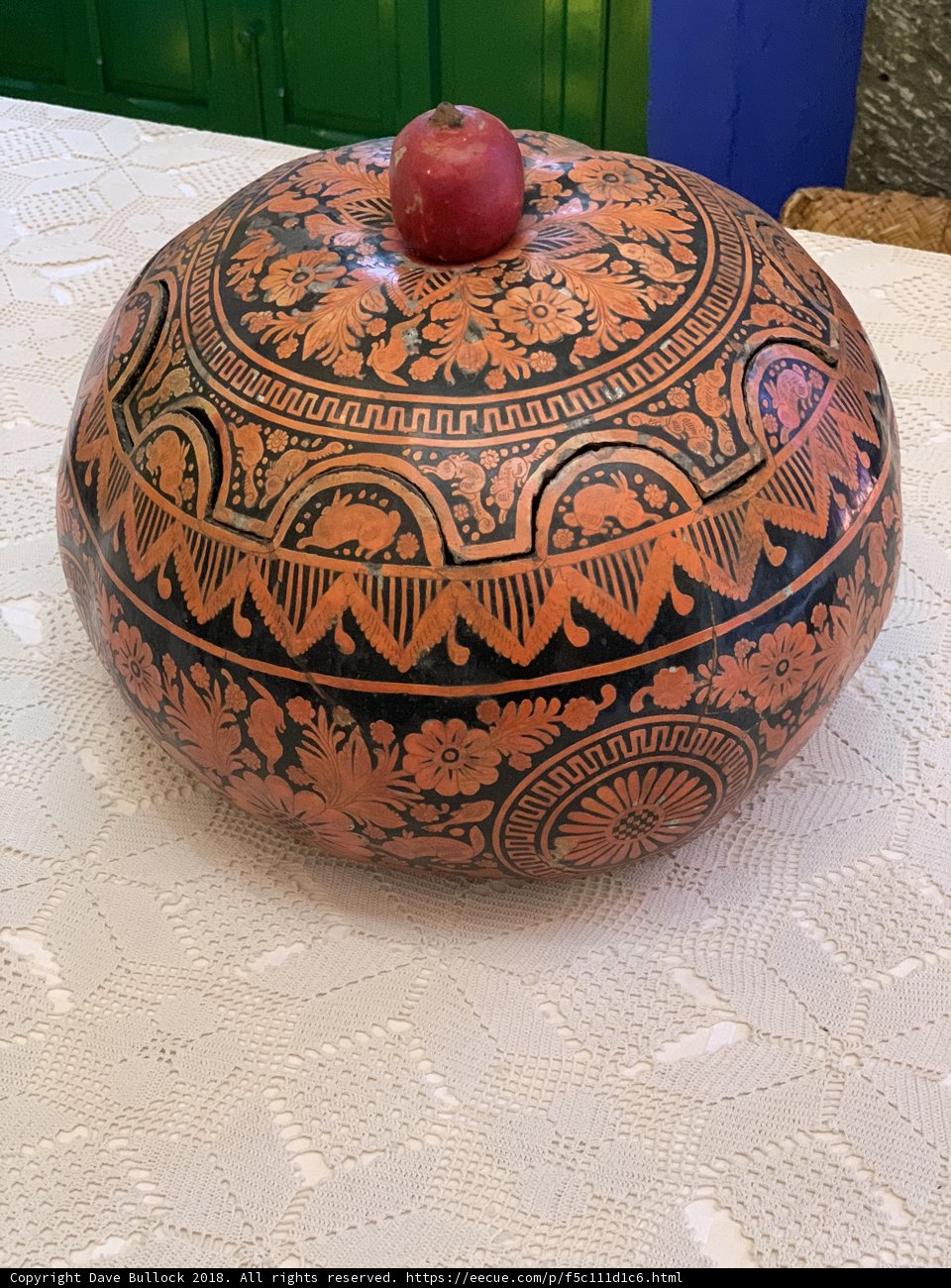 A Majestic Decorative Pot for Your Cookware and Produce