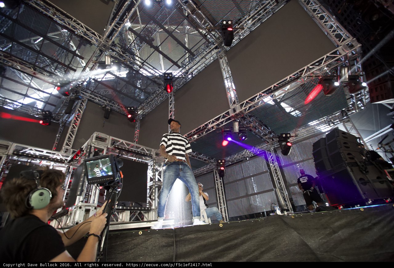 YG rocks the stage under the spotlight