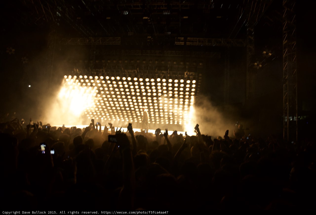Kanye West Bilateral Fog Stage