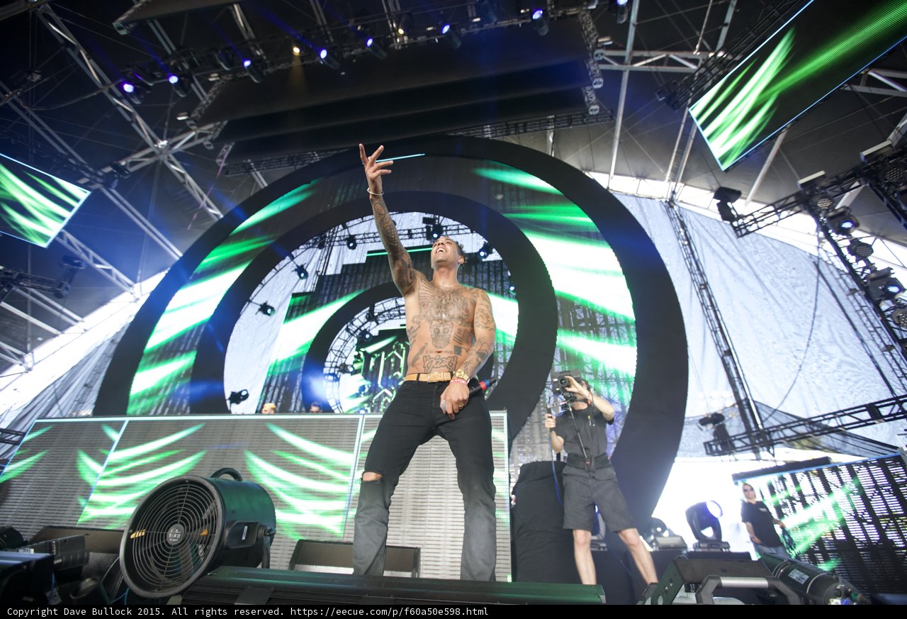 Ninja Peace Sign to Sky
