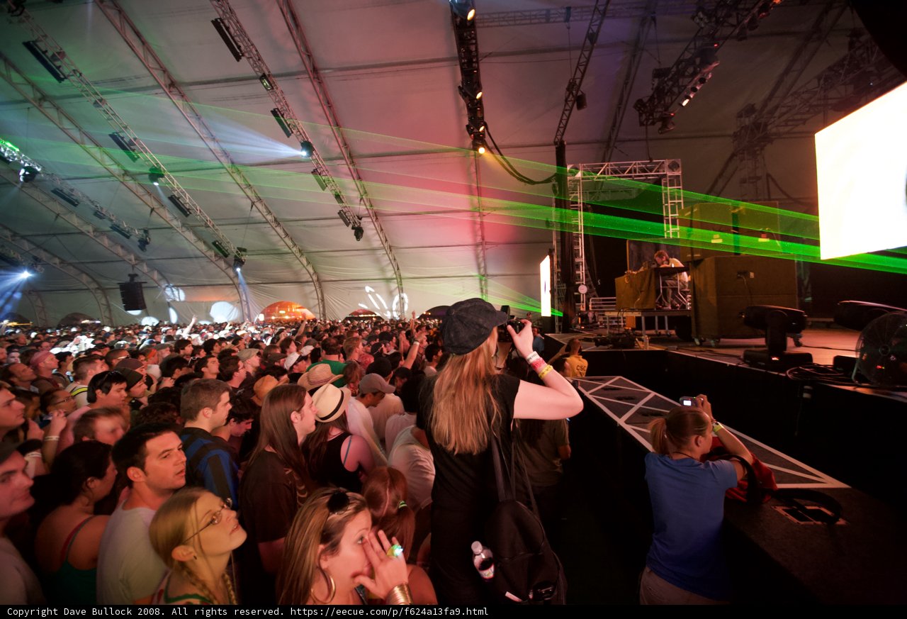 A Night of Green Lights and Thrilling Performances at Coachella 2008