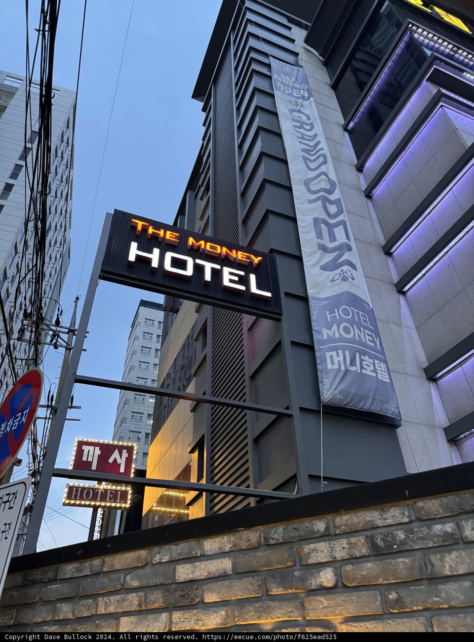 Urban Giant: The Media Billboard Hotel in Seoul