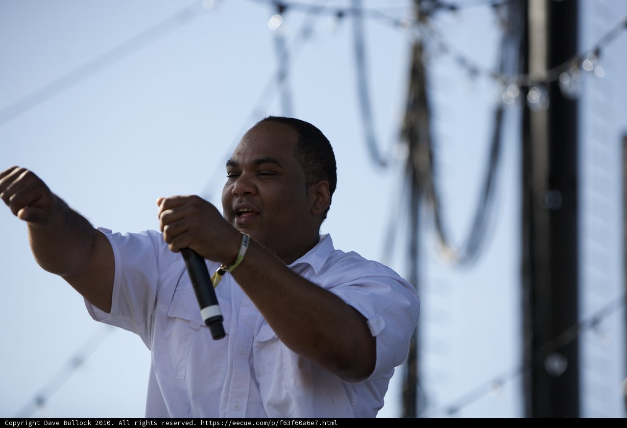 Vincent Mason Performs at Coachella