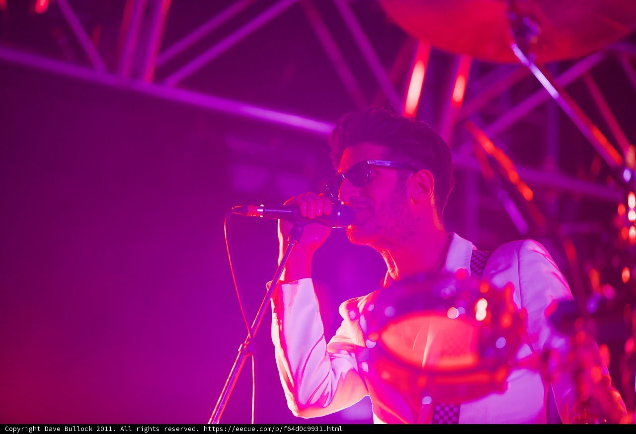 White-suited Singer Rocks Coachella