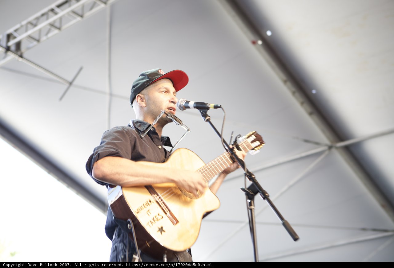 Tom Morello Rocks Out on Stage at Coachella 2007