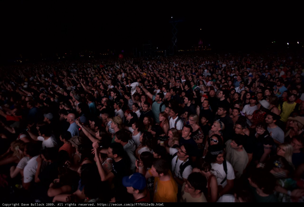 Coachella 2009: Nightlife with a Thriving Urban Crowd