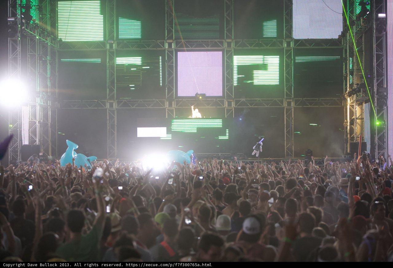 Green Spotlight Shines on Energetic Crowd at Coachella Rock Concert