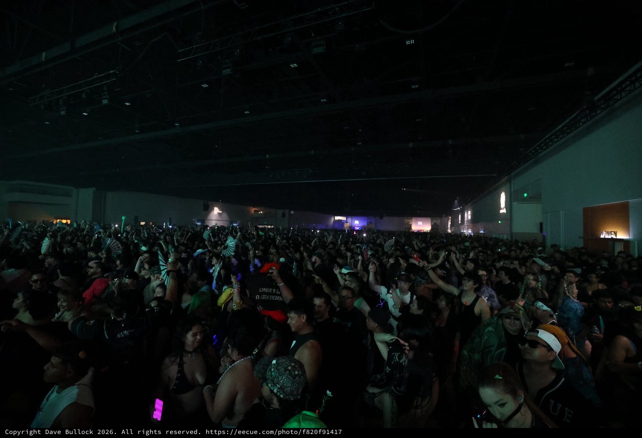 Massive Indoor Crowd Erupts at Wobbleland 2026