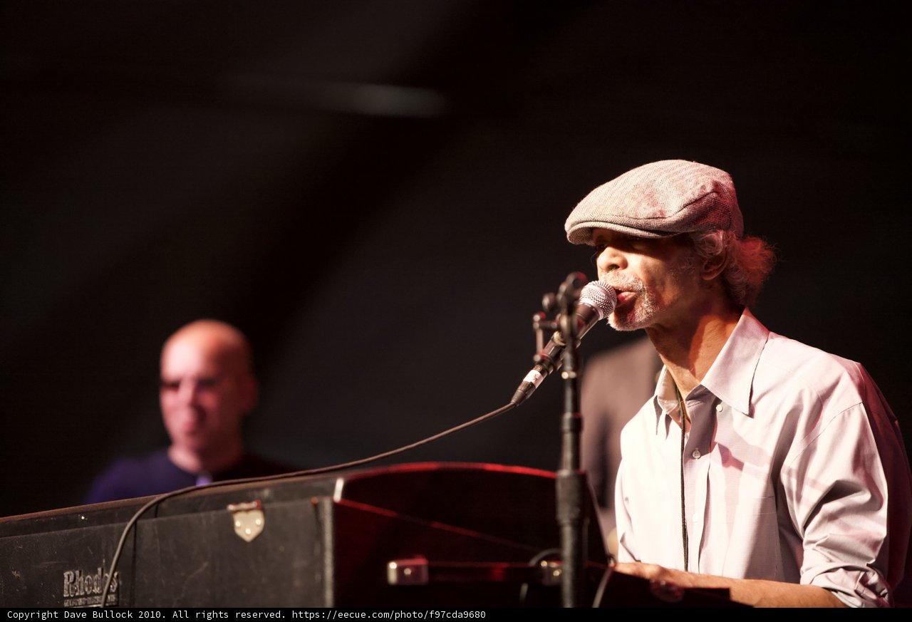 Freddie Stone Rocks the Keyboard at 2010 Coachella