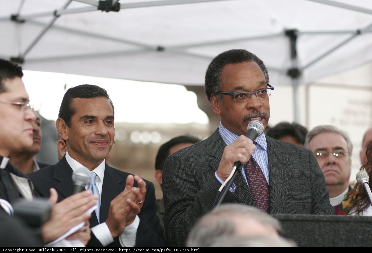 Mayor Antonio Villaraigosa speaks at a press conference
