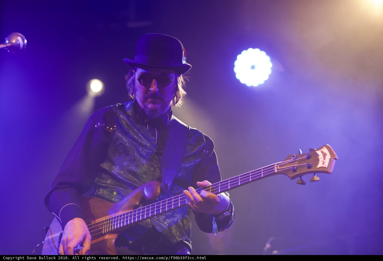 Les Claypool: The Entertainer in a Top Hat