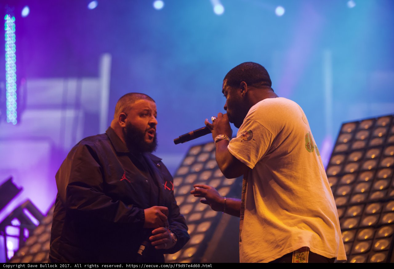 Two Entertainers Electrify the Stage