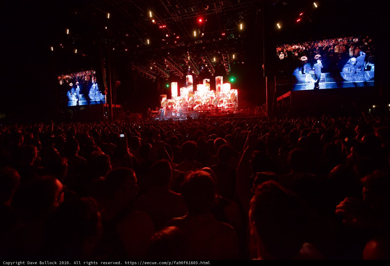 Massive Crowds at the 2010 Cochella Friday Concert