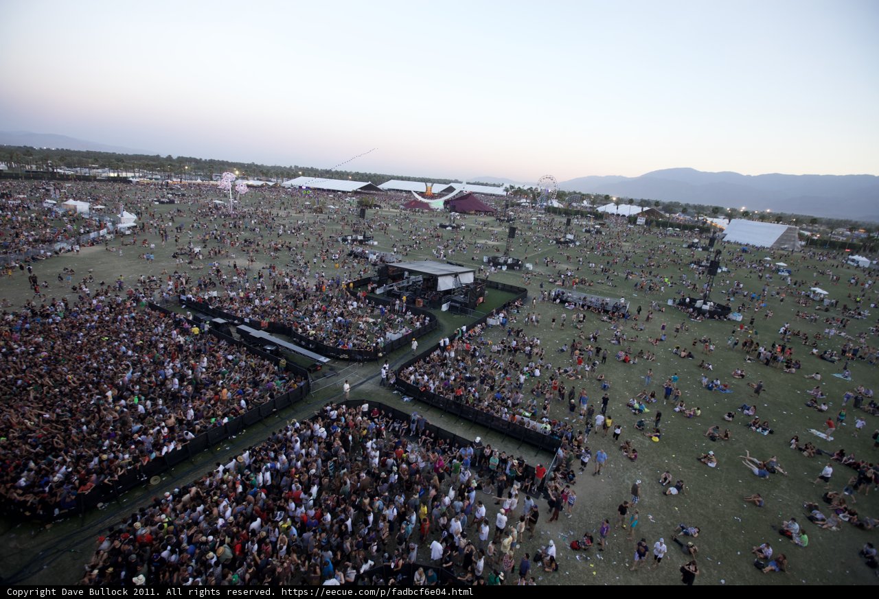 Coachella 2011: Sunday Concert Crowd