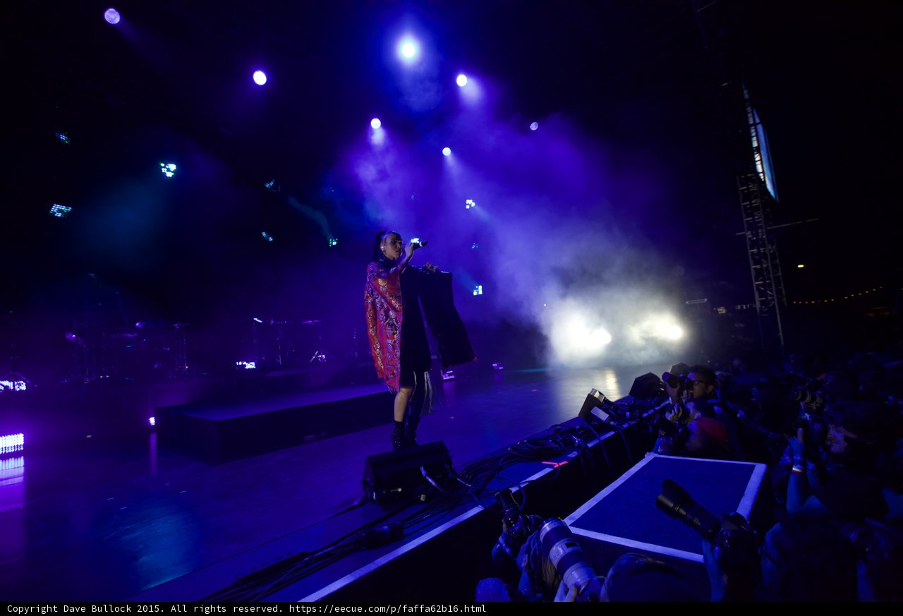 FKA twigs Wide Stage Blue Purple Lighting Red Brocade Kimono Black Bodysuit Embellished Boots Stage Edge Crowd Haze LED Lights Truss