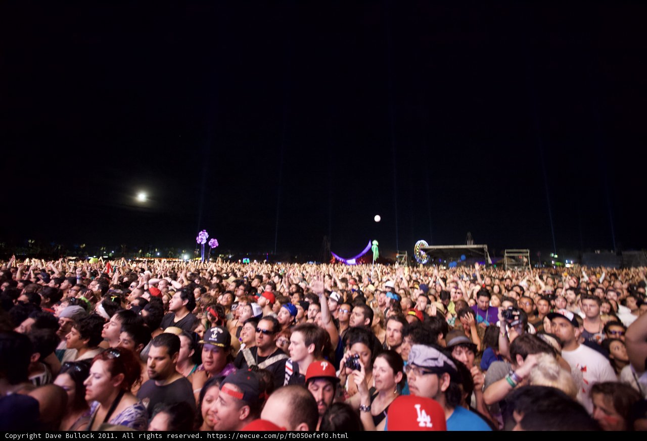 Coachella 2011: Sunday Night Concert Crowd