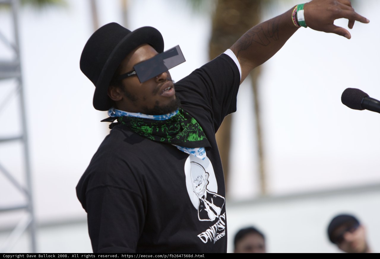 Black hat performer rocks Coachella