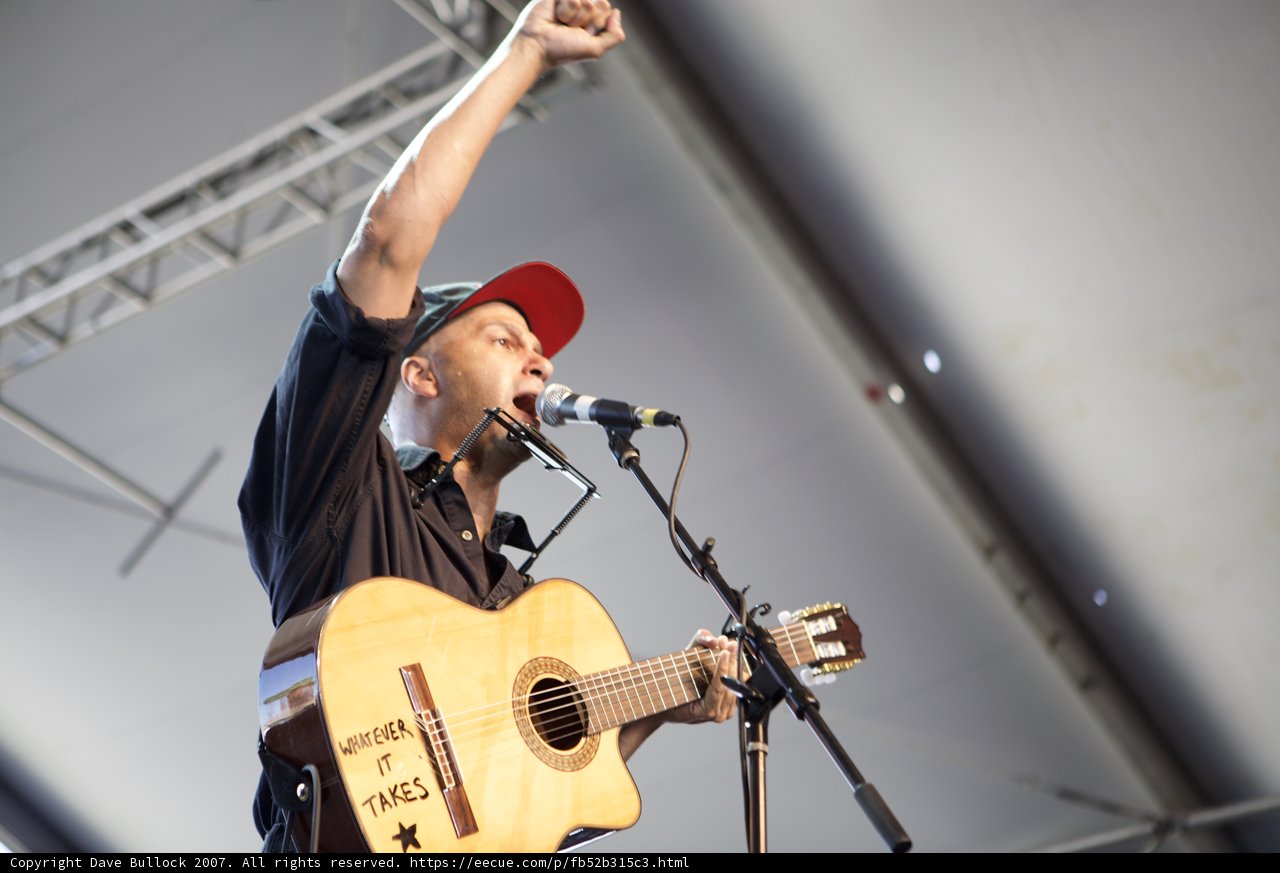 Tom Morello rocks Coachella with his guitar and microphone