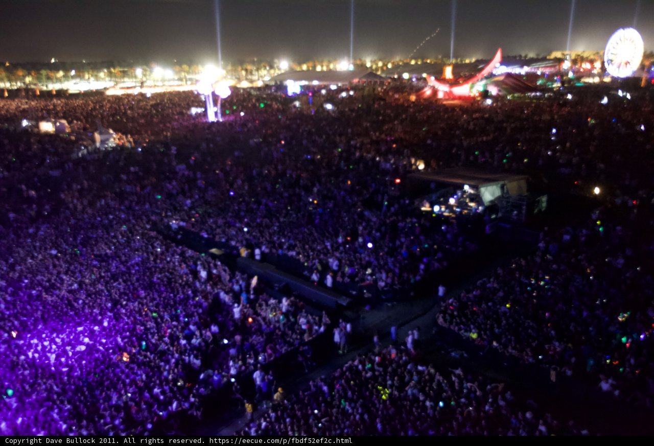 Electric Night: A Metropolis of People and Music