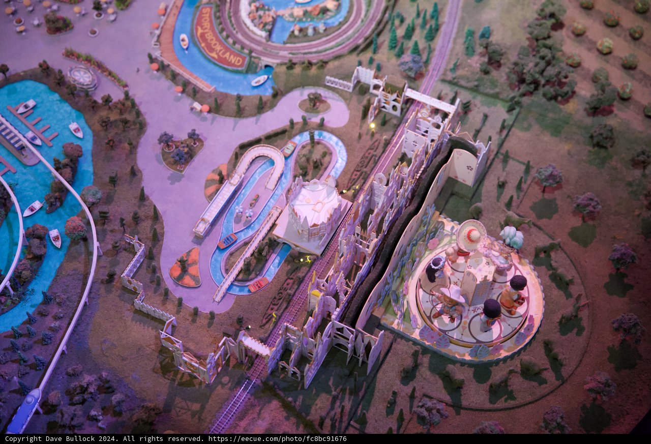 Dynamic Water Park Model - An Urban Amusement Wonder